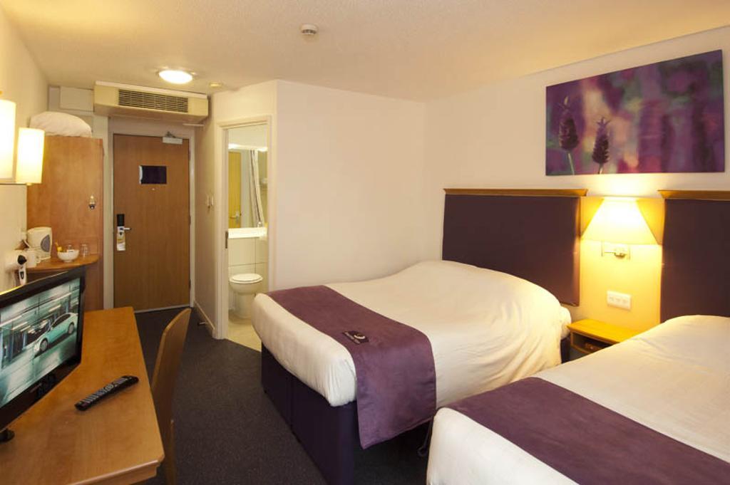 Premier Inn Dublin Airport Swords Exterior photo